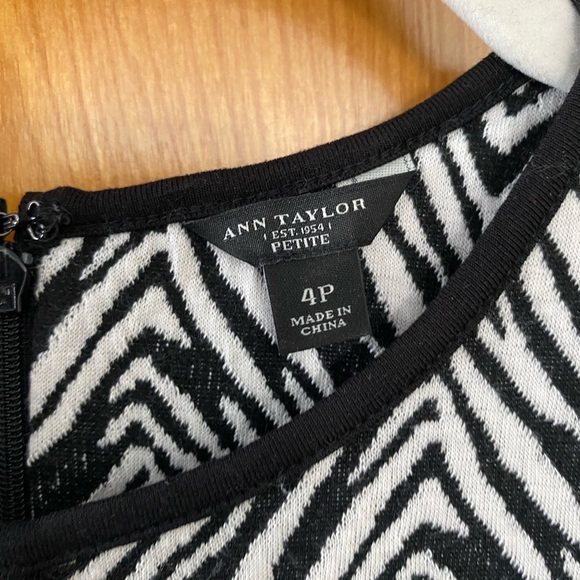 Sleeveless Ann Taylor Dress - Picture 3 of 3